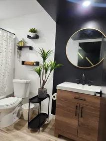 Sleek, Central & Cozy Basement Stay - Image 4