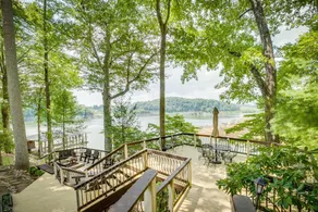 Lakefront Retreat (10 mins to BMS and TRI) - Image 4