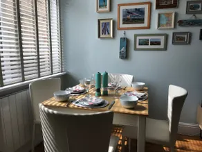 Beach Hideaway Cozy ground floor apartment - Image 4