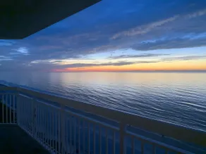 Paradise at the Beach, Complete View of Horizon - Image 2