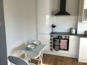 Beautiful refurbished apartment, seaview, sleeps 4 - Image 4