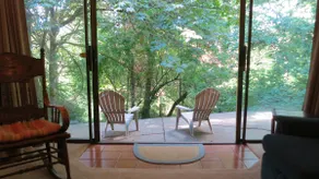 Bright, Unique Apartment in Heart of Wine Country - Image 3