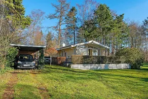 Beautiful summer house with huge grounds - Image 2