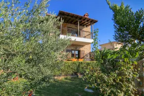 Distinctive Villa close to town centre and beach - Image 2