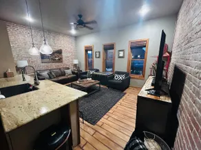 Loft on (F) St! 2 blocks to river! *No pet fee - Image 2