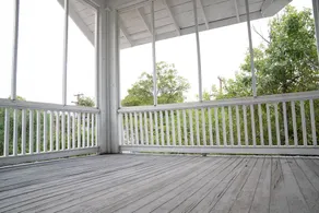 Comfy king bed, walk to the Riverwalk and Pearl - Image 4