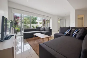4 Bed Townhouse 200m to the Beach - Image 4