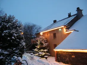 Gîte Les 7 Frênes-The warmth of wood and stone for an authentic stay - Image 3