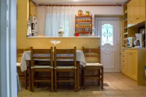 Traditional island house in the heart of Hydra - Image 4