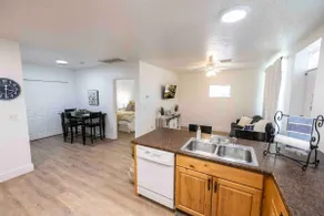 State Street Suite *Pet Friendly *Kitchen *Laundry - Image 5