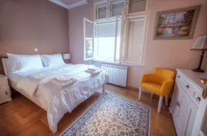 Crown Apartment - Your Royal Stay - Image 2