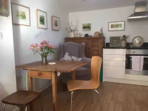 Cosy Artist’s Studio near town centre, Cheltenham - Image 4