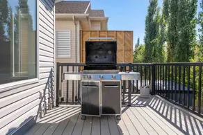 Home with Hot Tub & Home Theatre - Image 4