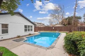 Stylish & Fun Renovated House - Image 4