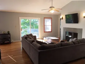 Lago House - Lakefront Home w/ WFH High-Speed WiFi, Hot Tub & Boats - Image 5