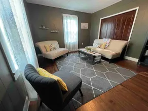 Adorable house! Walking distance from downtown. - Image 3
