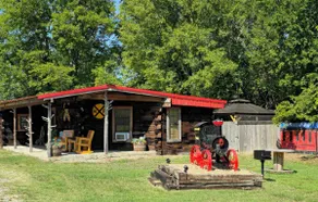 Cozy 1 bedroom cabin with private hot tub! - Image 3