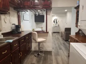 Private Basement appartment w/jetted tub - Image 4