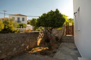 Theros Guesthouse Spetses - Image 3