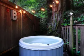 BIRD'S NEST Hot Tub Zip 2 River Wine Tasting - Image 2