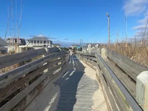 Newly Updated 1 bedroom condo steps from Beach - Image 5