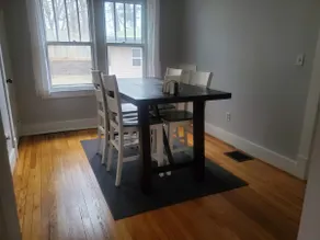 Clean Home ~ Sleeps 8 (2 floors) w/ parking & yard - Image 5