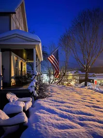 #1 Main Street Hideaway. Walk to bars /rest/shop - Image 2
