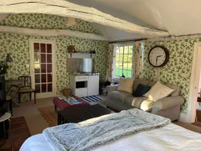 The Ivy Hut - Image 2