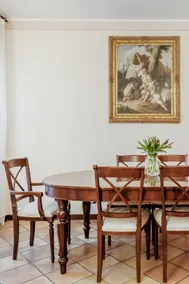 Explore the city from a classic apt at Colosseum - Image 2