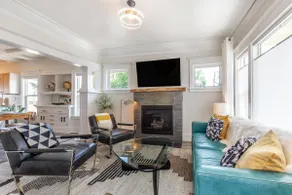 Modern, Sleek & Stylish: 2 blocks from Hawthorne! - Image 2