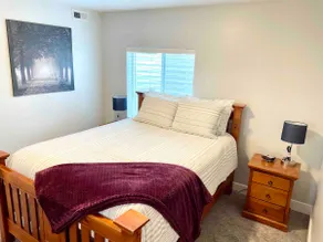 Adorable cozy two bedroom with separate entrance. - Image 4