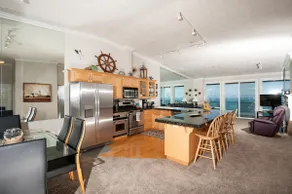 Captain's Quarters - Top Floor Oceanfront Condo - Image 2