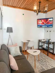 Stylish, Cozy and Private luxe suite in UpperHill - Image 2