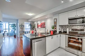Cozy Condo/Yonge & Finch /Free Parking/Wifi - Image 2
