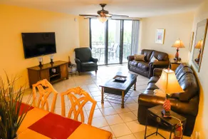 KW Luxury 2/2 Beachfront resort Tropical Oasis - Image 4