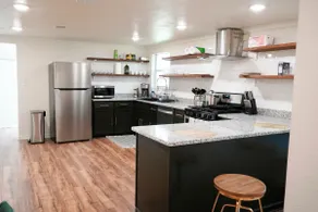 Downtown Dweller: Denison 3BDRM near Main St - Image 4