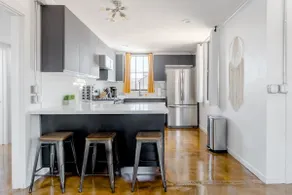 Mid-Century Bungalow. Pet Friendly. Big Yard! - Image 3