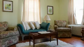 Third & Thornrose, Staunton Condominium - Image 4