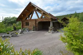 Prestigious log cabin with hot tub - Image 3