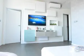Luxury Penthouse with Balcony in City Centre - Image 3