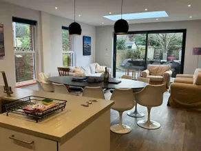 Domik super home, 4 ensuite bedrooms, pet friendly - Image 2