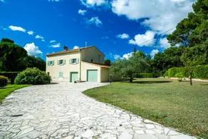 Lovely house in the Luberon with a pool in a charming location. - Image 2