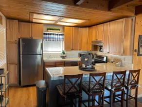 Entire space for 6, just min from local hotspots! - Image 4