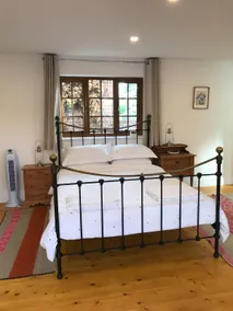 Adorable 1 bedroom guest house in Chobham - Image 2