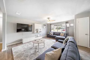 Modern 4 bedroom house near Extraco Event Center - Image 2