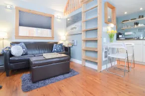 Seattle Mini Home with Hot Tub and Private Deck - Image 3