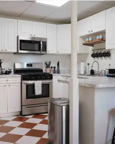 Over the Top - Entire Apartment In Thomas - Image 3