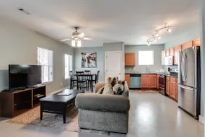 3min to DWTN!/2 bds, 1.5bths/Private Suite - Image 2