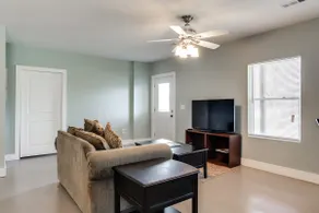 3min to DWTN!/2 bds, 1.5bths/Private Suite - Image 4