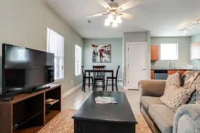 3min to DWTN!/2 bds, 1.5bths/Private Suite - Image 3